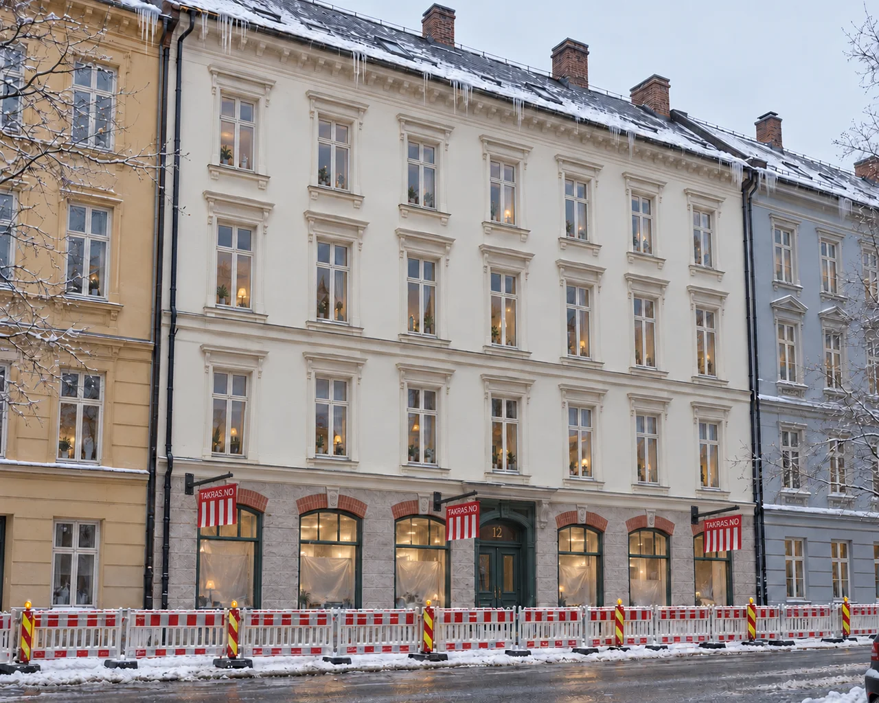 Illustrasjon av istapper høyt over et avsperret fortau ved en Oslo-bygård, med TAKRAS.NO-varselflagg på nedre fasade.